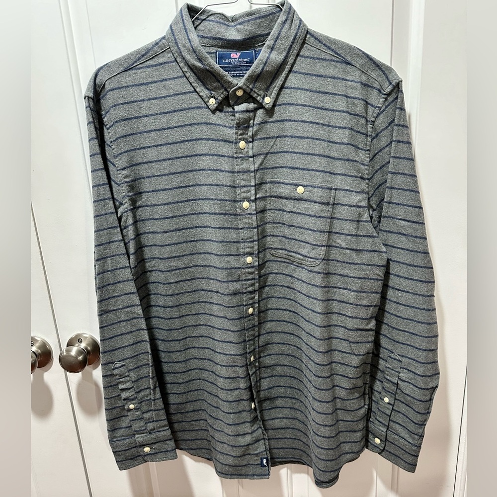 Vineyard Vine men’s medium slim Longshore flannel like shirt. Blue and gray.